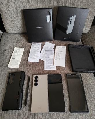 Samsung Galaxy Z Fold 6 Silver 256GB - Come Nuovo