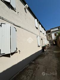 4 LOCALI A COMACCHIO