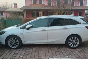 Opel Astra Sport Tourer innovation 110cv