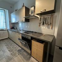 Cucina completa con elettrodomestici