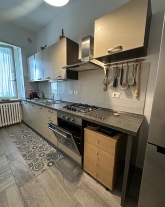 Cucina completa con elettrodomestici