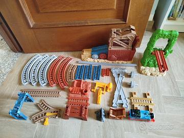 Pista trenino Thomas ponte sospeso 