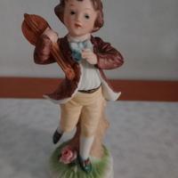 Statuina di Fanciullo che suona il violino 