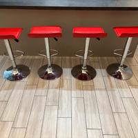 4 sgabelli girevoli regolabili in altezza 