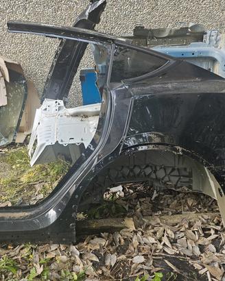 Parafango posteriore sinistro Tesla Model Y