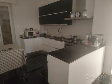 Cucina moderna ad angolo 