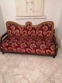 divano velluto poltrone tavolino vintage salone