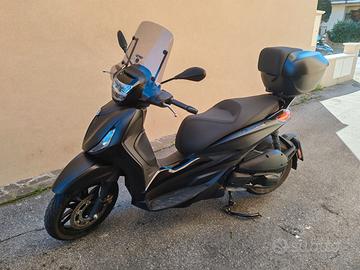 Beverly 300 Deep black