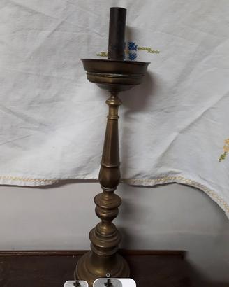 Candelieri e lampada a olio in ottone