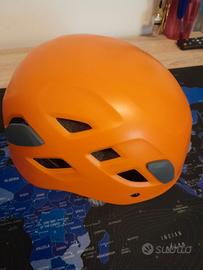 Casco da arrampicata/climbing in parete