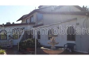 Villa di 500 m² con 5 locali e posto auto a Calata