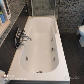 Vasca idromassaggio più trasformabile in doccia