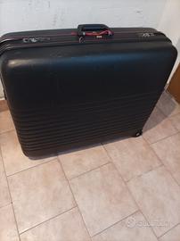 valigia molto capiente 