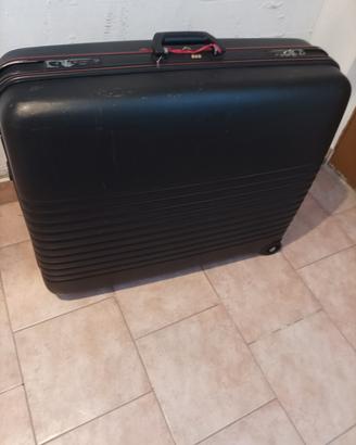 valigia molto capiente 