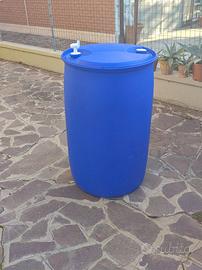 fusto in plastica 220 litri ,con tappi rubinetto