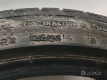 Pneumatico singolo 225/40 R18