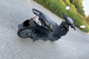 Motorino Piaggio fly