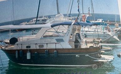 Apreamare 750 cabinato porto di Sanremo 