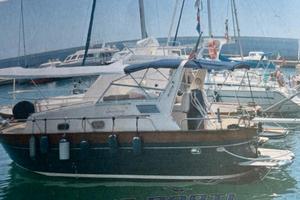 Apreamare 750 cabinato porto di Sanremo 