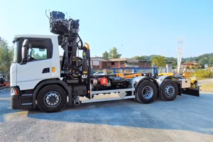 SCANIA EURO 6 SCARRABILE + GRU RETROCABINA E POLIP