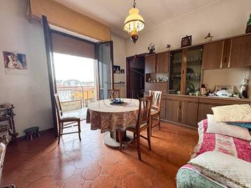 Appartamento di 80 m² con più di 5 locali e posto 