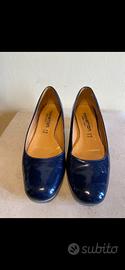 Scarpe in vernice blu 37