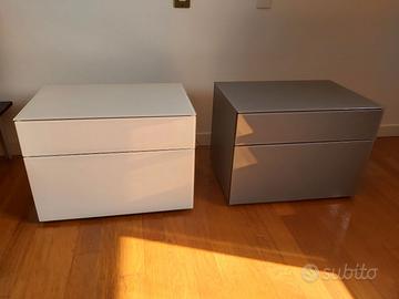 Comodini in legno e vetro