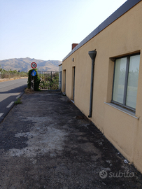 Terreno con casa su strada x villeggiatura