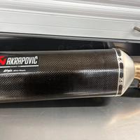 terminale carbon akrapovic omologato