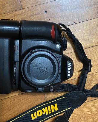 Macchina fotografica Nikon D3200 e obbiettivo