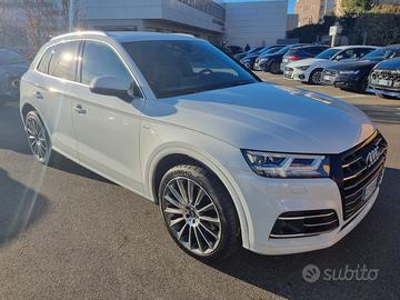Audi Q5 TFSI  55 e  Plug In Hybrid  -  367 cv