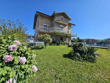 Villa Indipendente a Ceva Comfort e Spazio in Reg