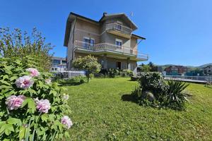 Villa Indipendente a Ceva Comfort e Spazio in Reg