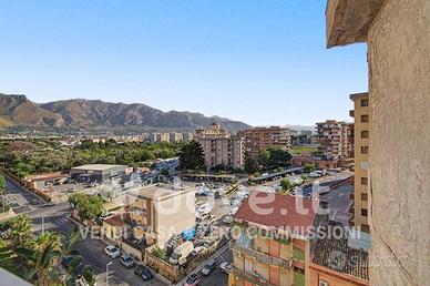 Appartamento di 140 m² con 5 locali a Palermo