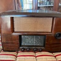 Radio valvolare vintage in legno funzionante