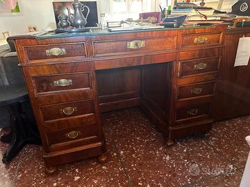 Scrivania italiana fine 700