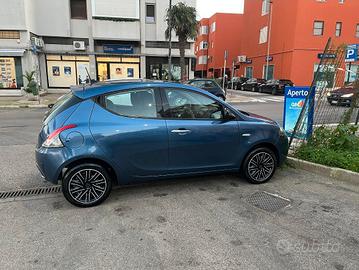 stupenda lancia y pari al nuovo