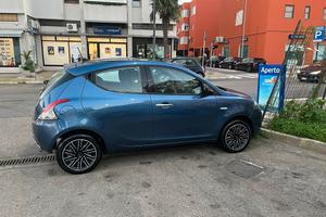 stupenda lancia y pari al nuovo