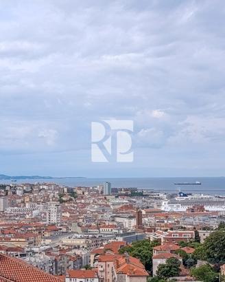 Appartamento all'ultimo piano con vista panoramica
