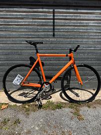 Bicicletta scatto fisso