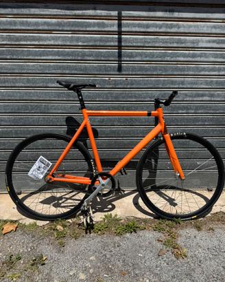 Bicicletta scatto fisso