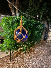 Antica boa in vetro con rete in iuta.