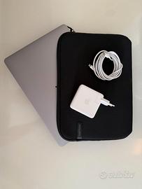 Mac Book Pro 13" - M2