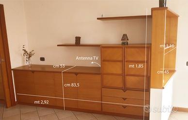 Mobili in perfetto stato: cucina, camera e salotto