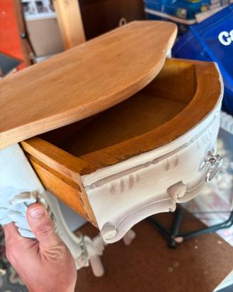 Carrellino e mobiletto da appendere