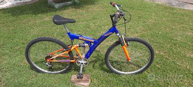 Bicicletta Mountain Bike