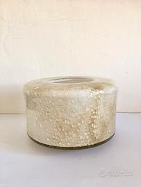Vaso artigianale in vetro beige soffiato a bocca