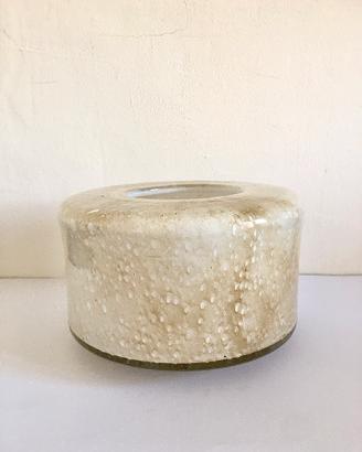 Vaso artigianale in vetro beige soffiato a bocca