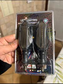 Frecce led universali per moto