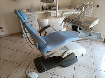 riunito odontoiatrico e strumentazione 